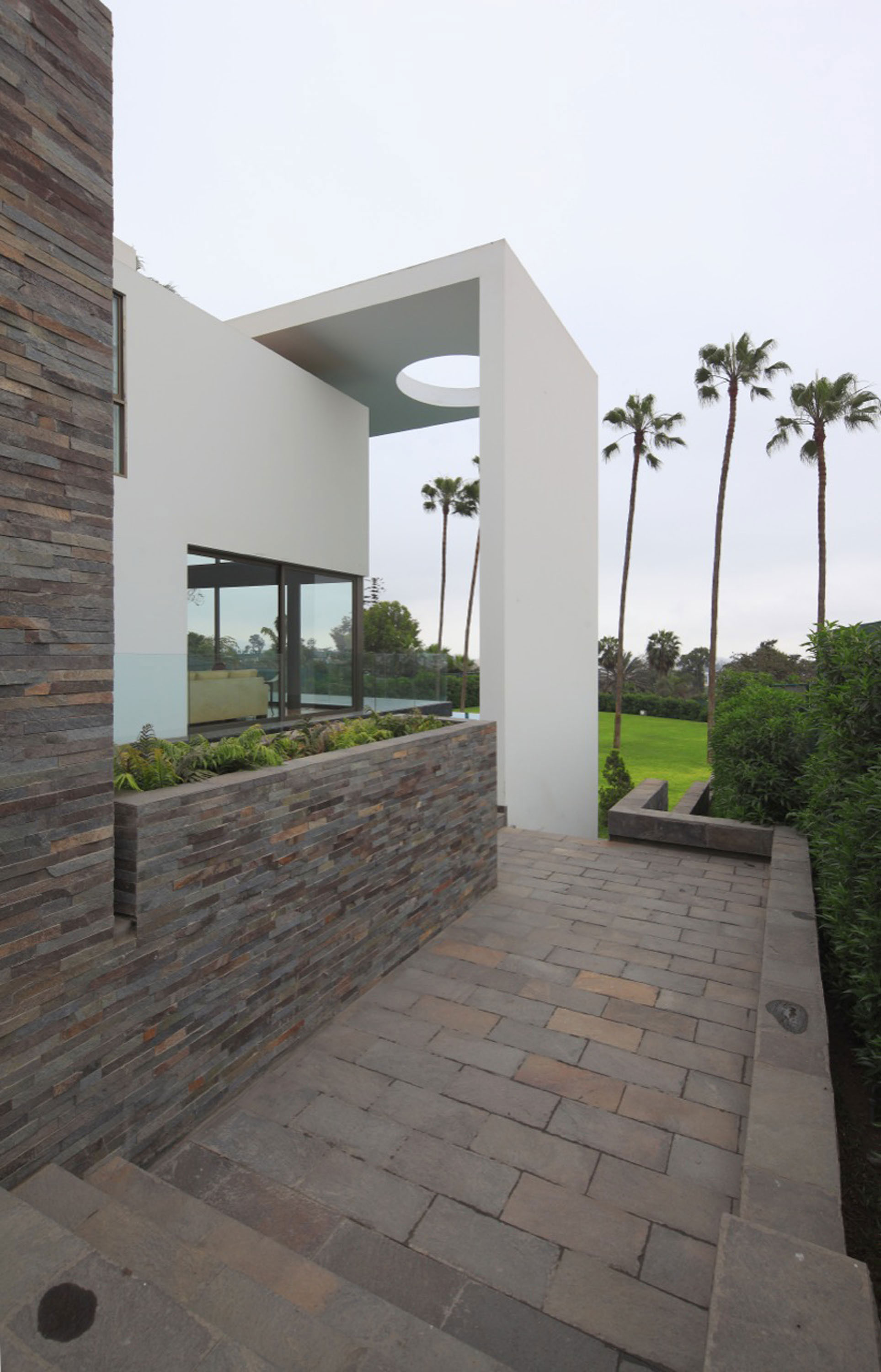 A Stylish Modern House Surrounded by Plants and Nature on the Hill in Lima by Jose Orrego (6)