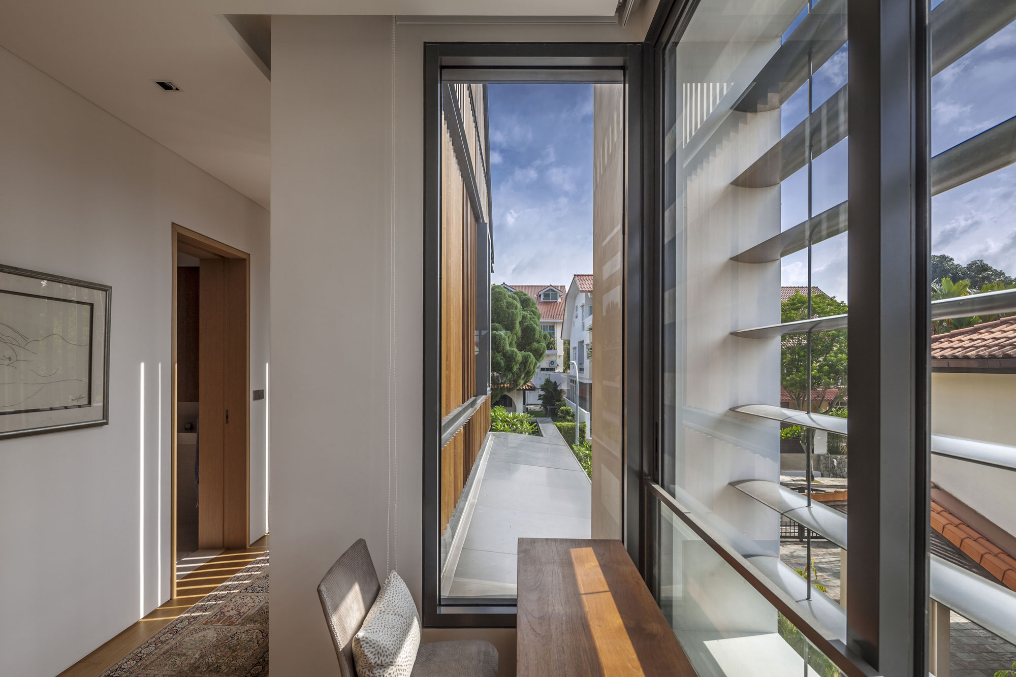 A Stylish Modern Semi-Detached House with Remarkable Interiors in Bukit Timah by Wallflower Architecture + Design (16)