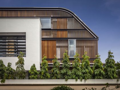 A Stylish Modern Semi-Detached House with Remarkable Interiors in Bukit Timah by Wallflower Architecture + Design (2)