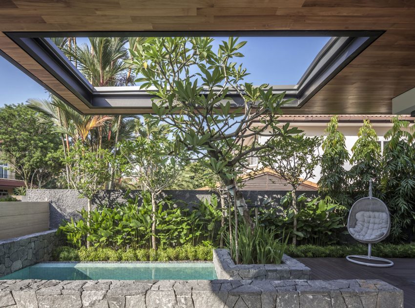 A Stylish Modern Semi-Detached House with Remarkable Interiors in Bukit Timah by Wallflower Architecture + Design (4)