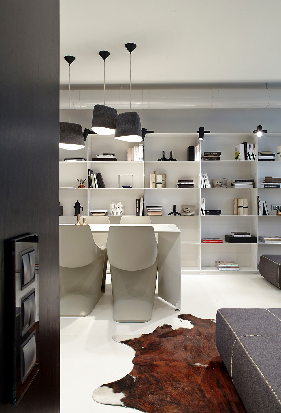 A Stylish Monochrome Apartment Full of Style and Personality in Kiev by Olga Akulova DESIGN (1)