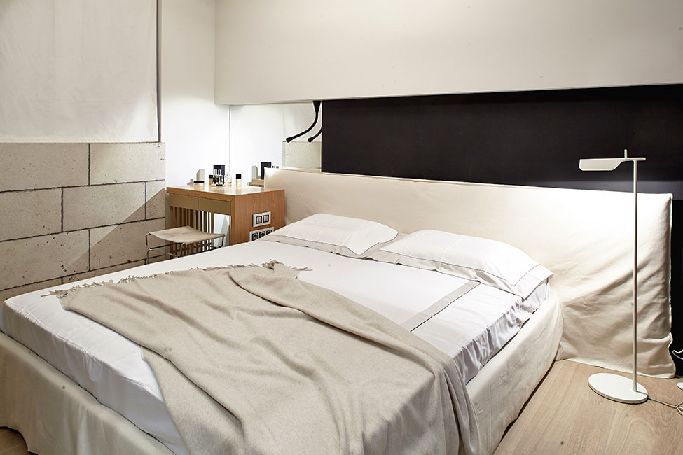 A Stylish Monochrome Apartment Full of Style and Personality in Kiev by Olga Akulova DESIGN (11)