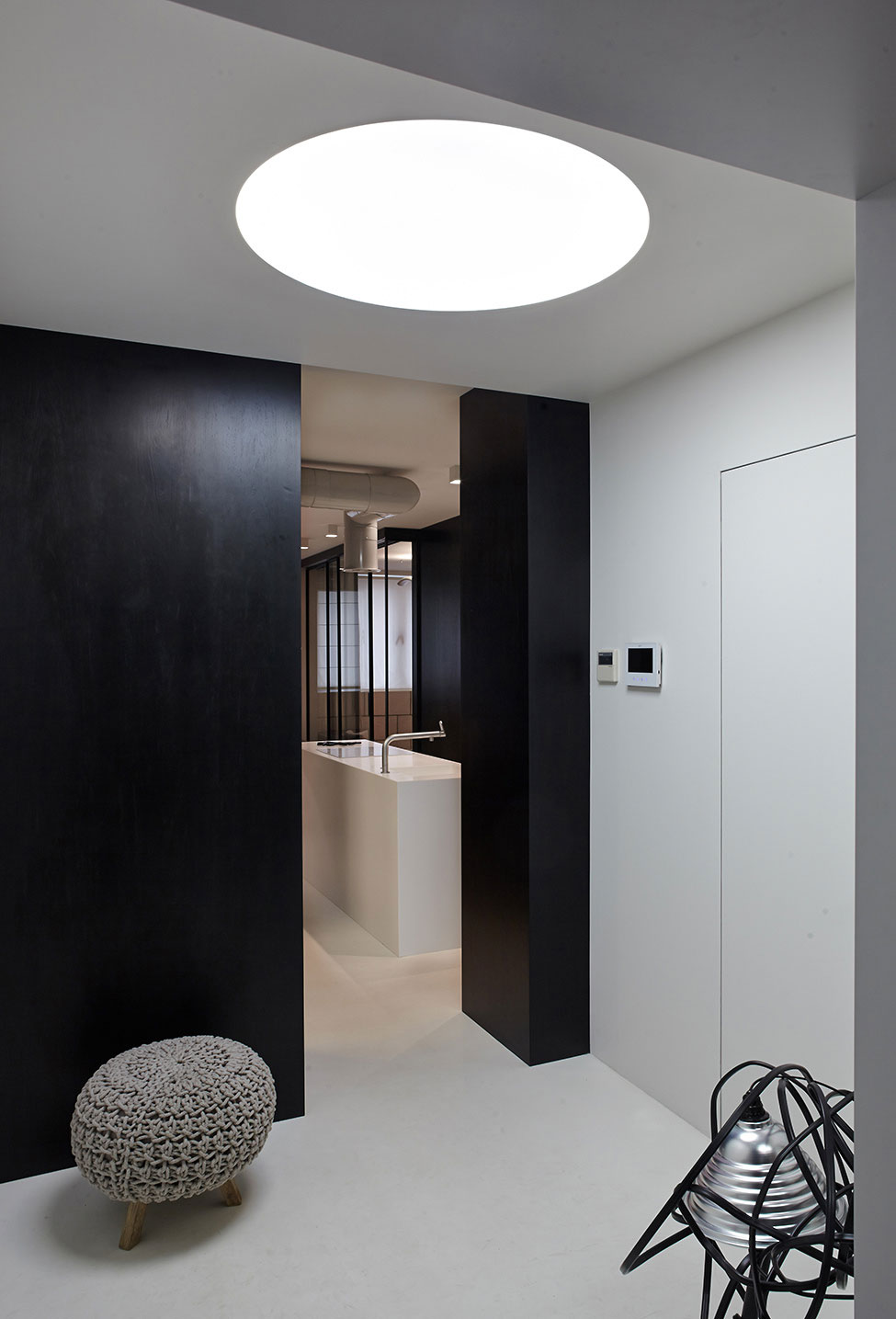 A Stylish Monochrome Apartment Full of Style and Personality in Kiev by Olga Akulova DESIGN (8)