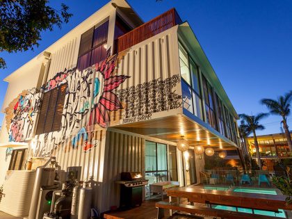 A Stylish and Eco-Friendly Modern Home From Old Shipping Containers in Brisbane, Australia by ZieglerBuild (3)