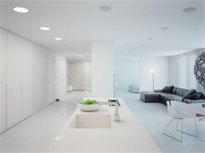 A Stylish and Minimalist White Apartment with Dark Color Accents in St. Petersburg by MODOM (12)