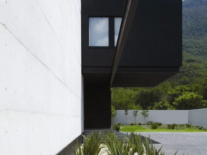 A Stylish and Sustainable Modern House Surrounded by Parks and Hills of Nuevo Leon, Mexico by GLR Arquitectos (11)