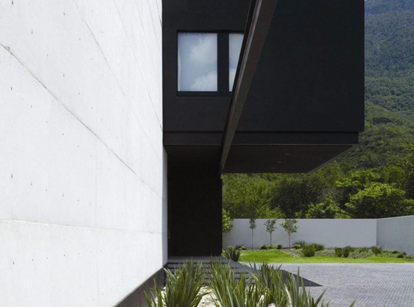 A Stylish and Sustainable Modern House Surrounded by Parks and Hills of Nuevo Leon, Mexico by GLR Arquitectos (11)