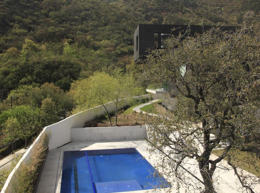 A Stylish and Sustainable Modern House Surrounded by Parks and Hills of Nuevo Leon, Mexico by GLR Arquitectos (13)