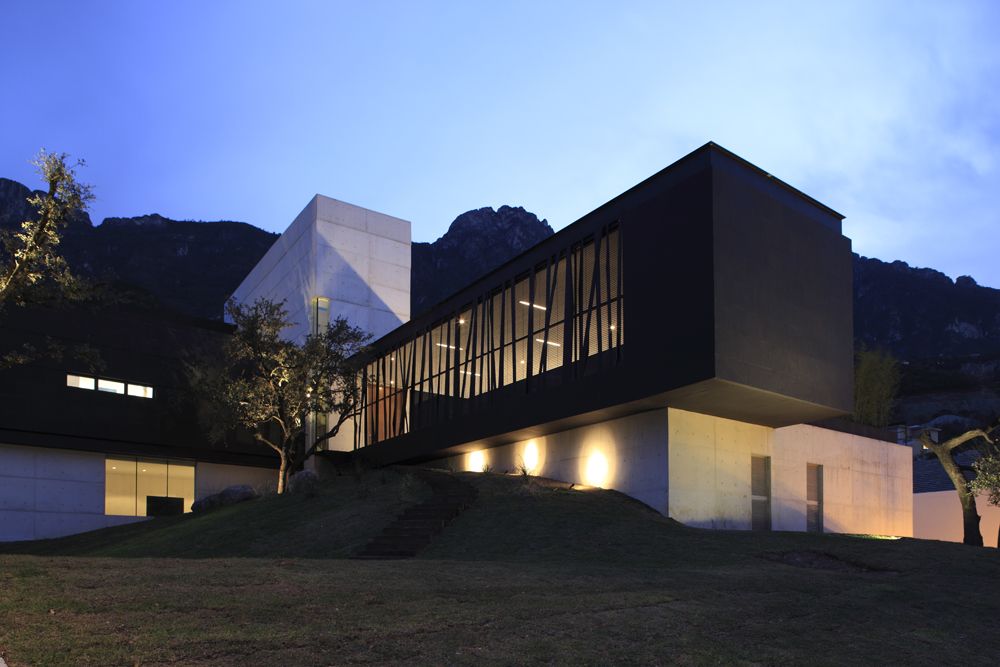 A Stylish and Sustainable Modern House Surrounded by Parks and Hills of Nuevo Leon, Mexico by GLR Arquitectos (24)