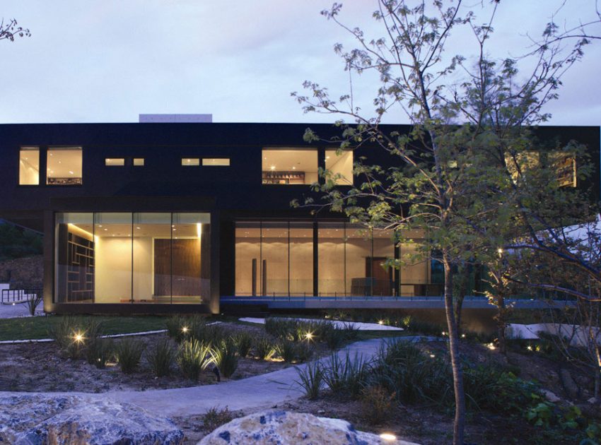 A Stylish and Sustainable Modern House Surrounded by Parks and Hills of Nuevo Leon, Mexico by GLR Arquitectos (26)