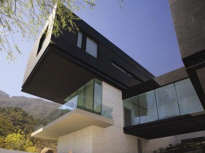 A Stylish and Sustainable Modern House Surrounded by Parks and Hills of Nuevo Leon, Mexico by GLR Arquitectos (5)