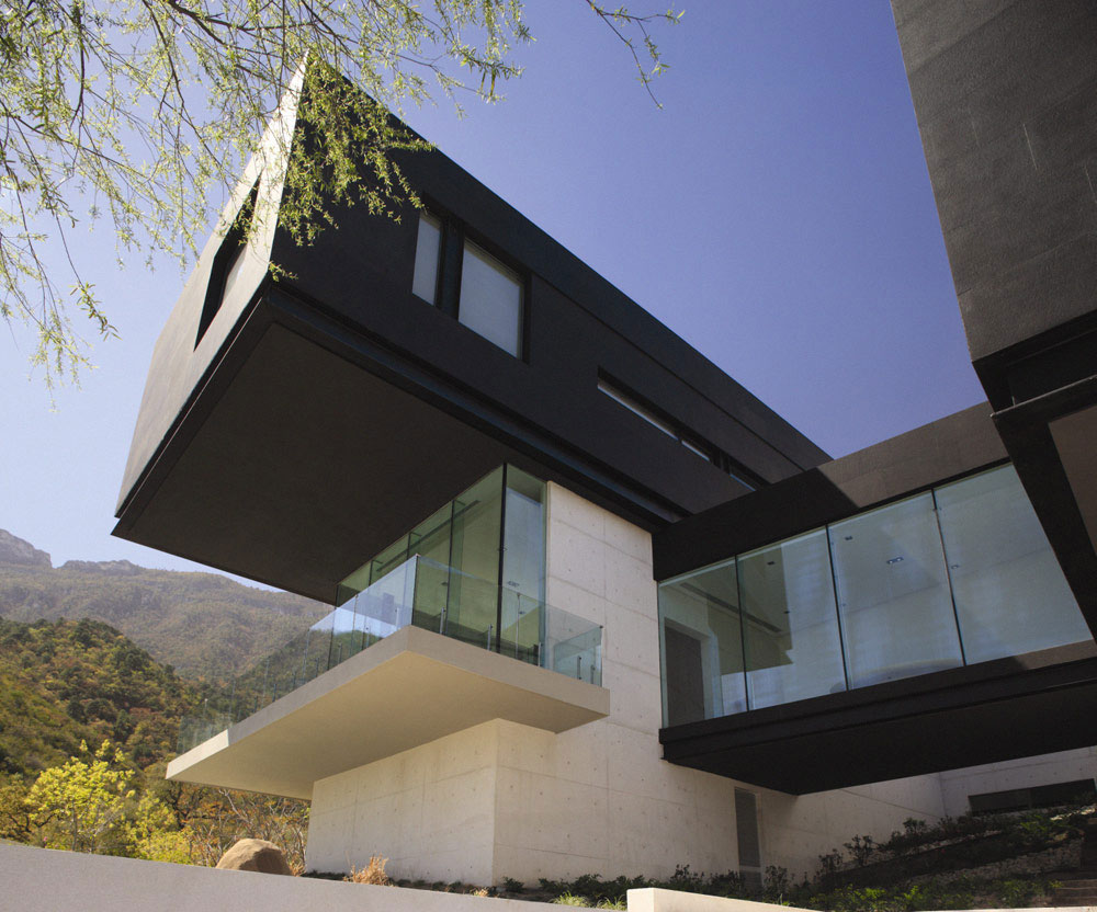 A Stylish and Sustainable Modern House Surrounded by Parks and Hills of Nuevo Leon, Mexico by GLR Arquitectos (5)