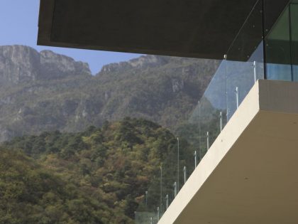 A Stylish and Sustainable Modern House Surrounded by Parks and Hills of Nuevo Leon, Mexico by GLR Arquitectos (6)