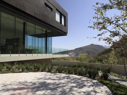 A Stylish and Sustainable Modern House Surrounded by Parks and Hills of Nuevo Leon, Mexico by GLR Arquitectos (8)