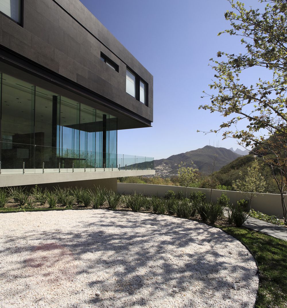 A Stylish and Sustainable Modern House Surrounded by Parks and Hills of Nuevo Leon, Mexico by GLR Arquitectos (8)