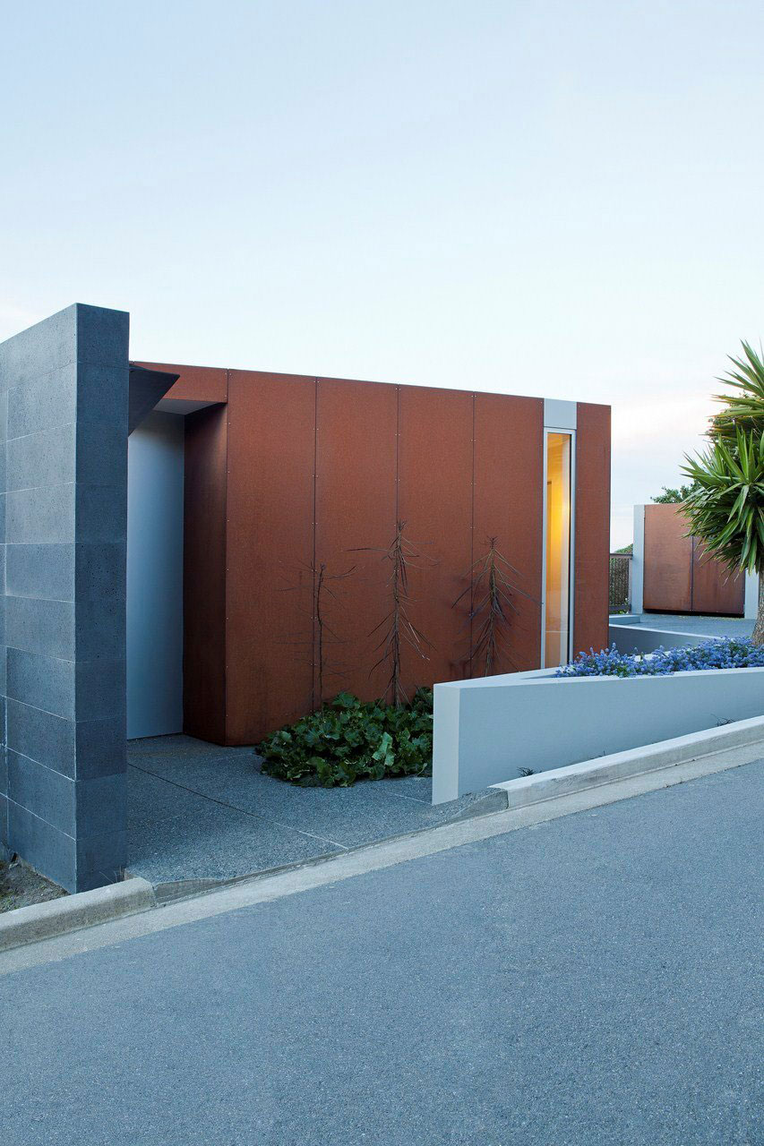 A Sunny and Comfortable Contemporary Home with Stunning Ocean Views in Christchurch by MAP Architects (5)