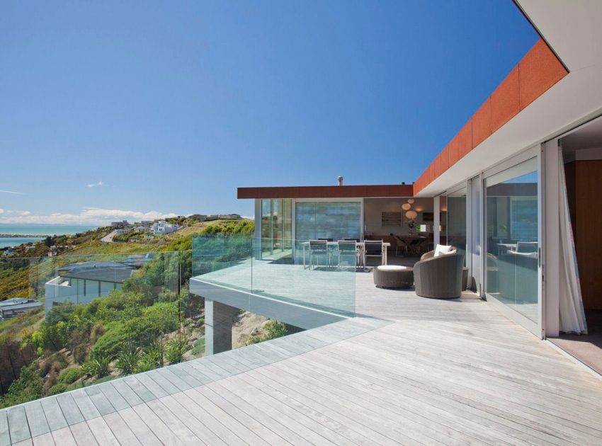 A Sunny and Comfortable Contemporary Home with Stunning Ocean Views in Christchurch by MAP Architects (6)