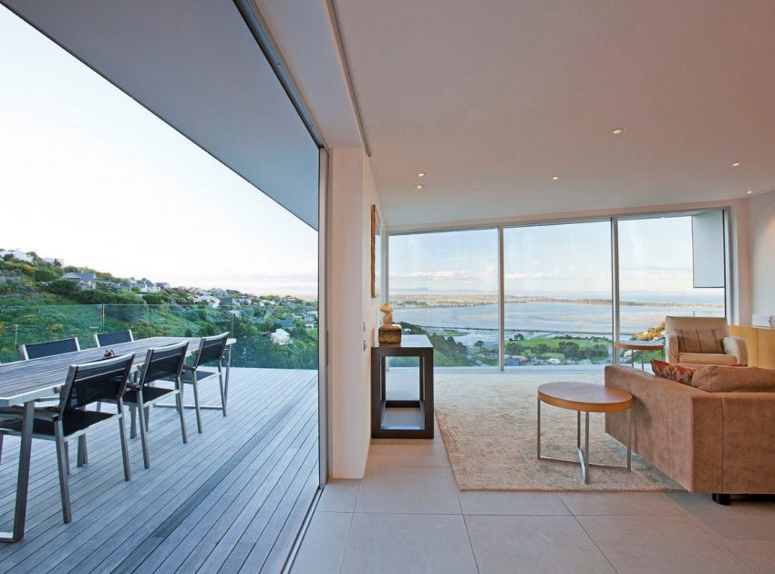 A Sunny and Comfortable Contemporary Home with Stunning Ocean Views in Christchurch by MAP Architects (8)