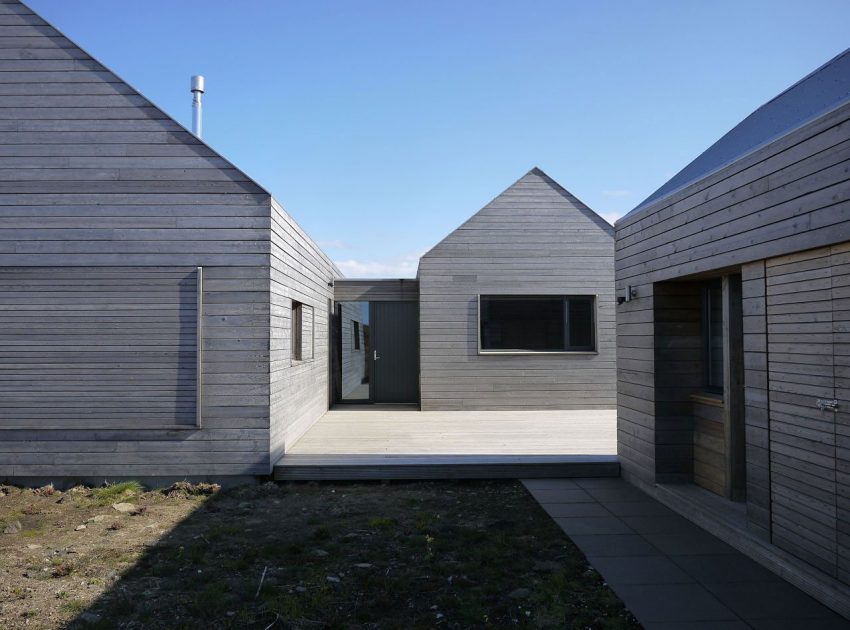 A Sustainable Contemporary Home Inspired by the Traditional Scottish Blockhouse in Glendale by Dualchas Architects (3)