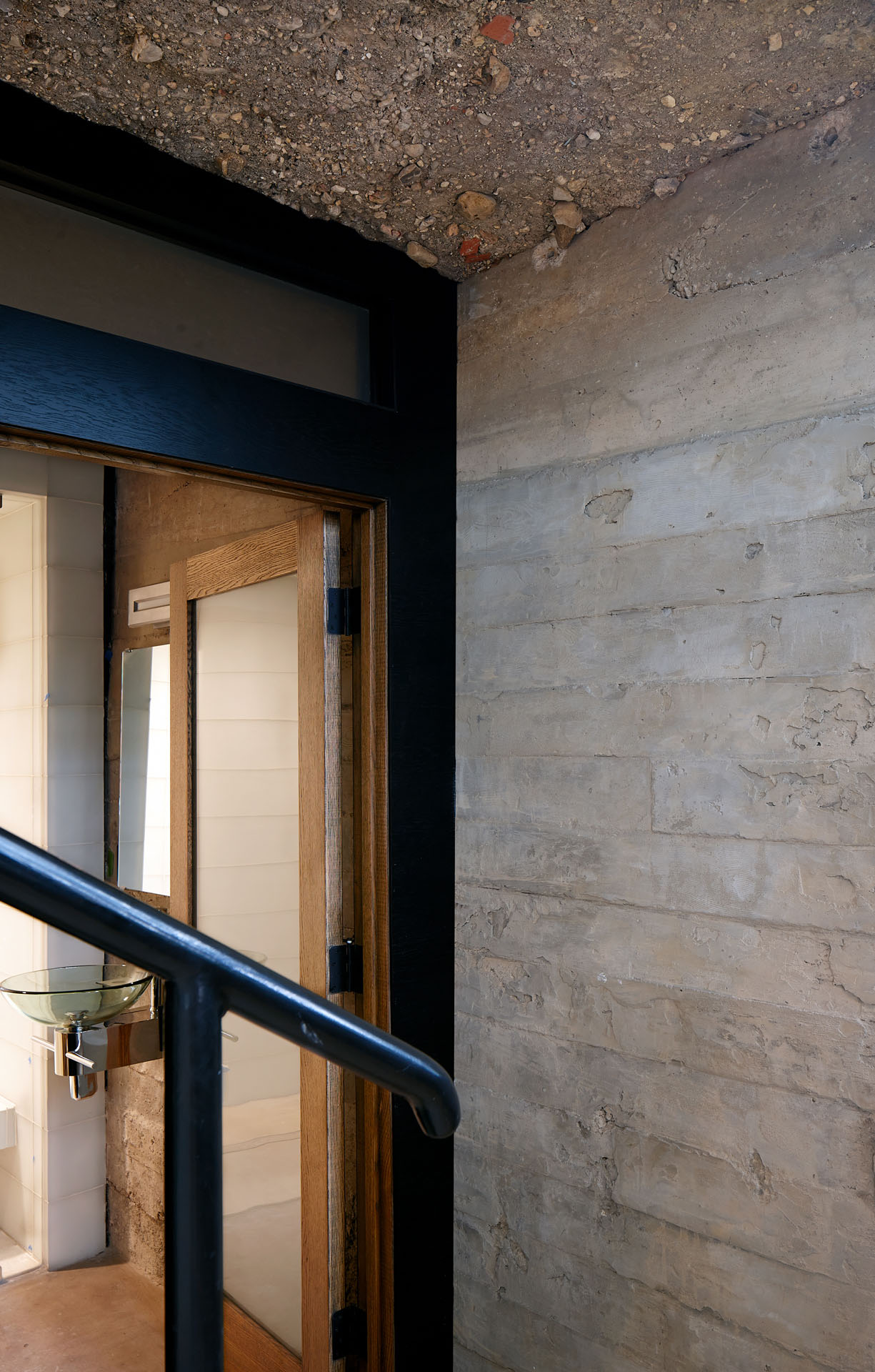 A Sustainable Contemporary Home with Stylish and Playful Interiors in San Antonio by John Grable Architects (18)