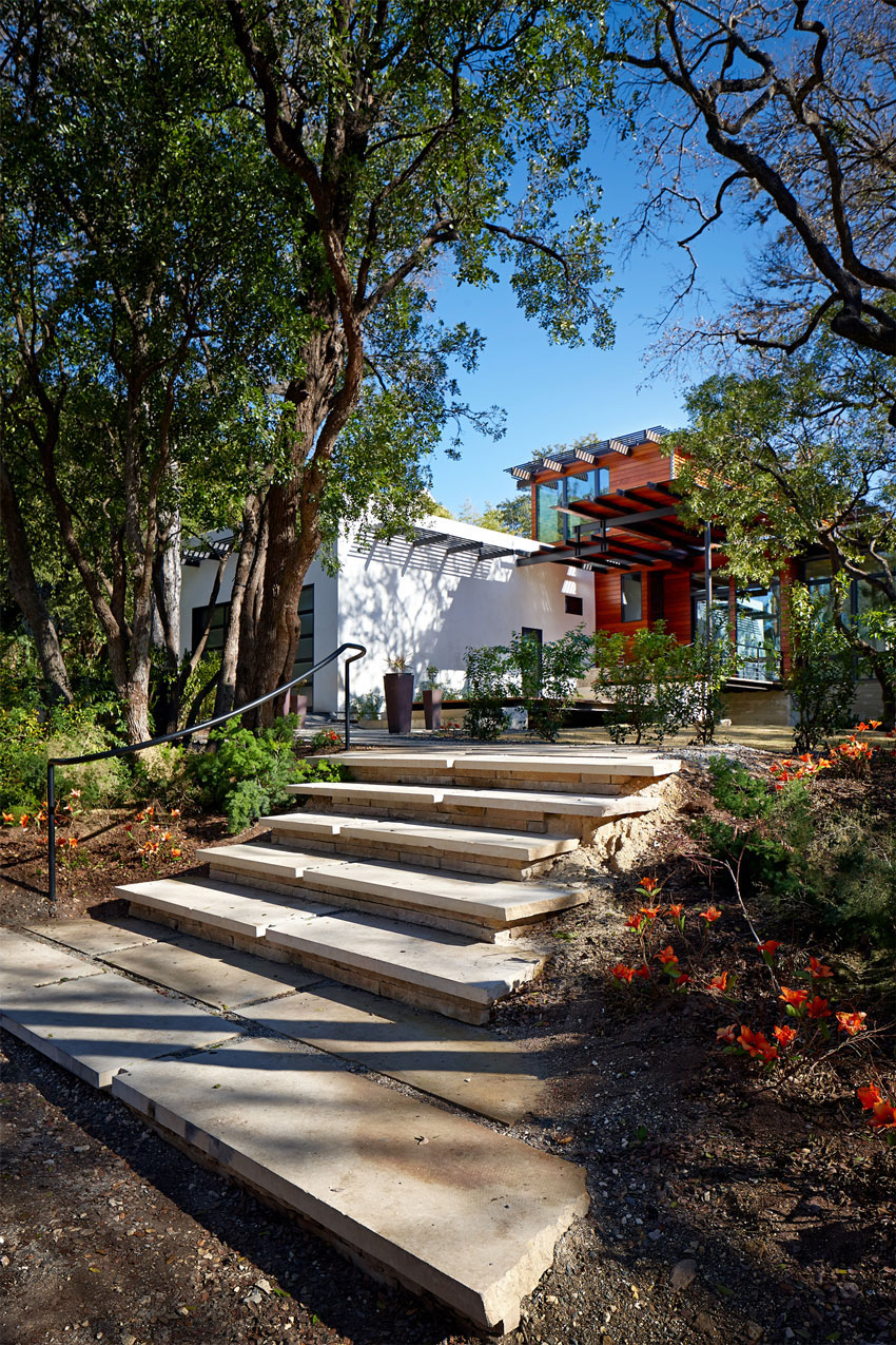 A Sustainable Contemporary Home with Stylish and Playful Interiors in San Antonio by John Grable Architects (3)