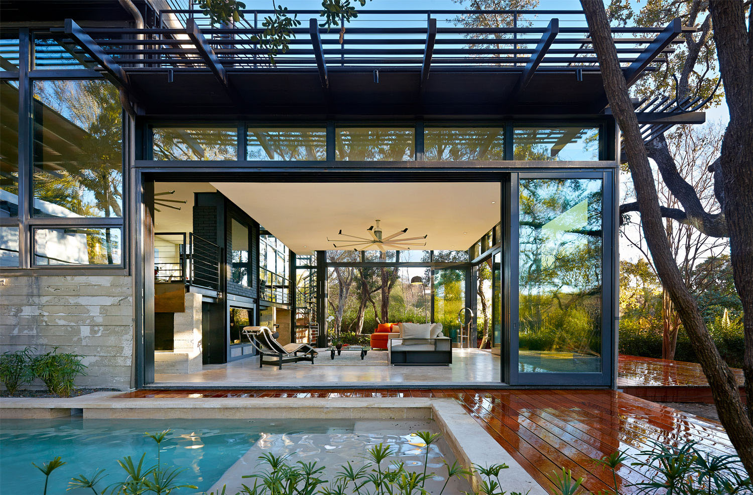 A Sustainable Contemporary Home with Stylish and Playful Interiors in San Antonio by John Grable Architects (5)