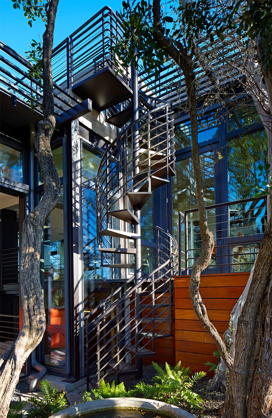 A Sustainable Contemporary Home with Stylish and Playful Interiors in San Antonio by John Grable Architects (7)