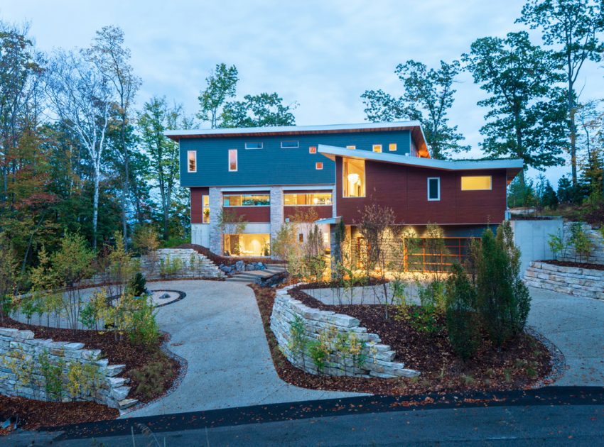 An Elegant Modern Home with Geothermal and Hydro Power in Northern Michigan by Michael Fitzhugh Architect (3)