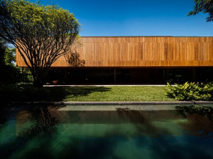 A Swanky and Elegant Modern House with Natural and Raw Materials in São Paulo by Studio mk27 (1)