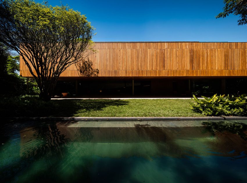A Swanky and Elegant Modern House with Natural and Raw Materials in São Paulo by Studio mk27 (1)