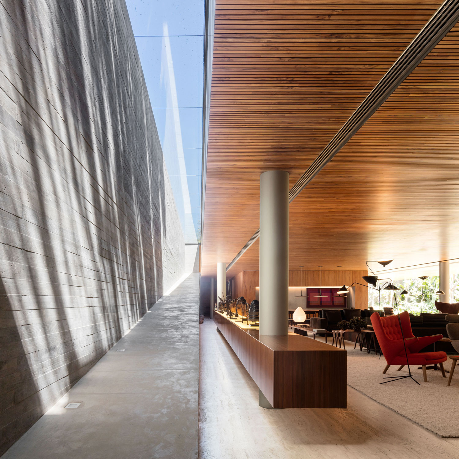 A Swanky and Elegant Modern House with Natural and Raw Materials in São Paulo by Studio mk27 (11)