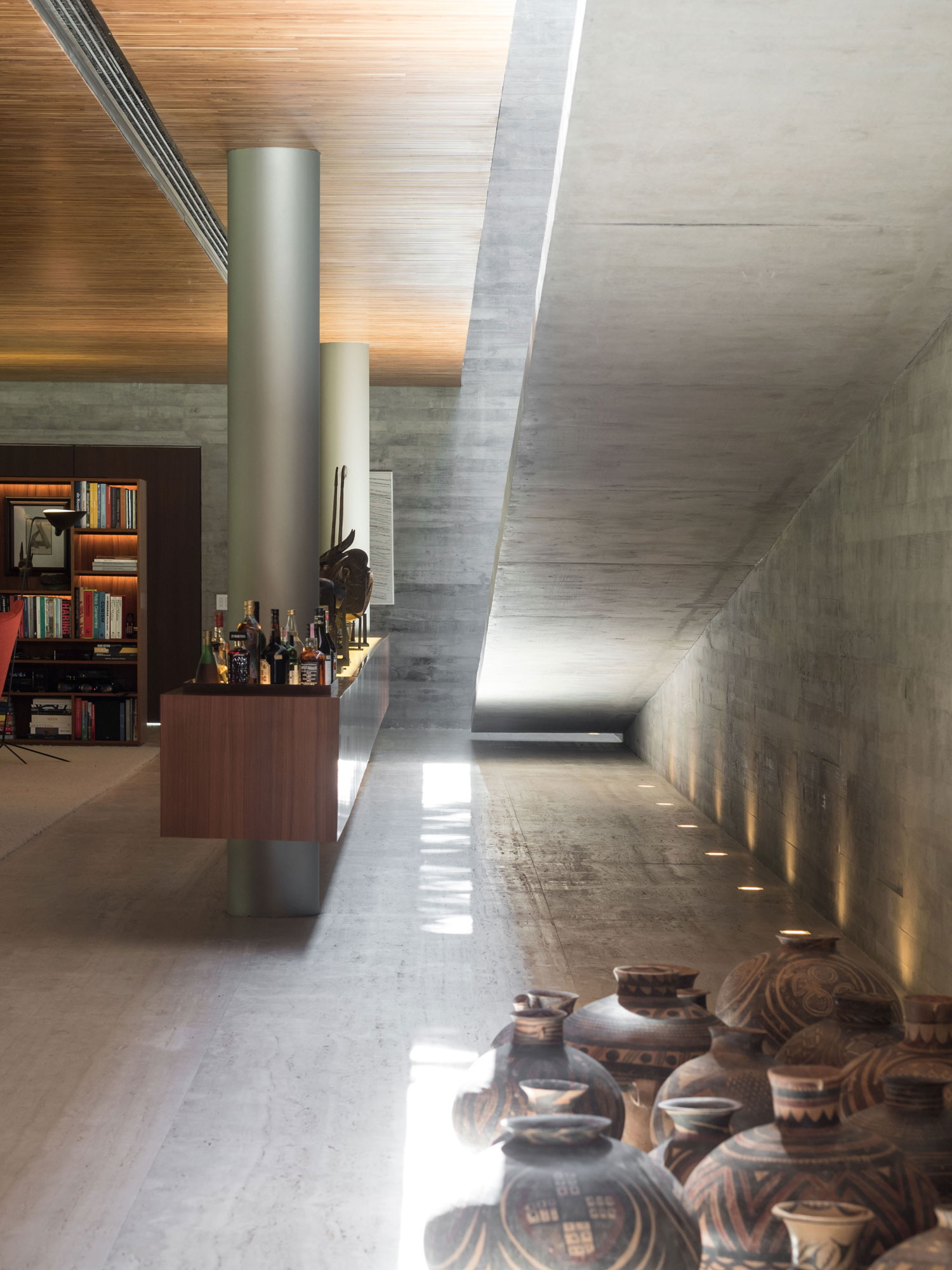 A Swanky and Elegant Modern House with Natural and Raw Materials in São Paulo by Studio mk27 (13)