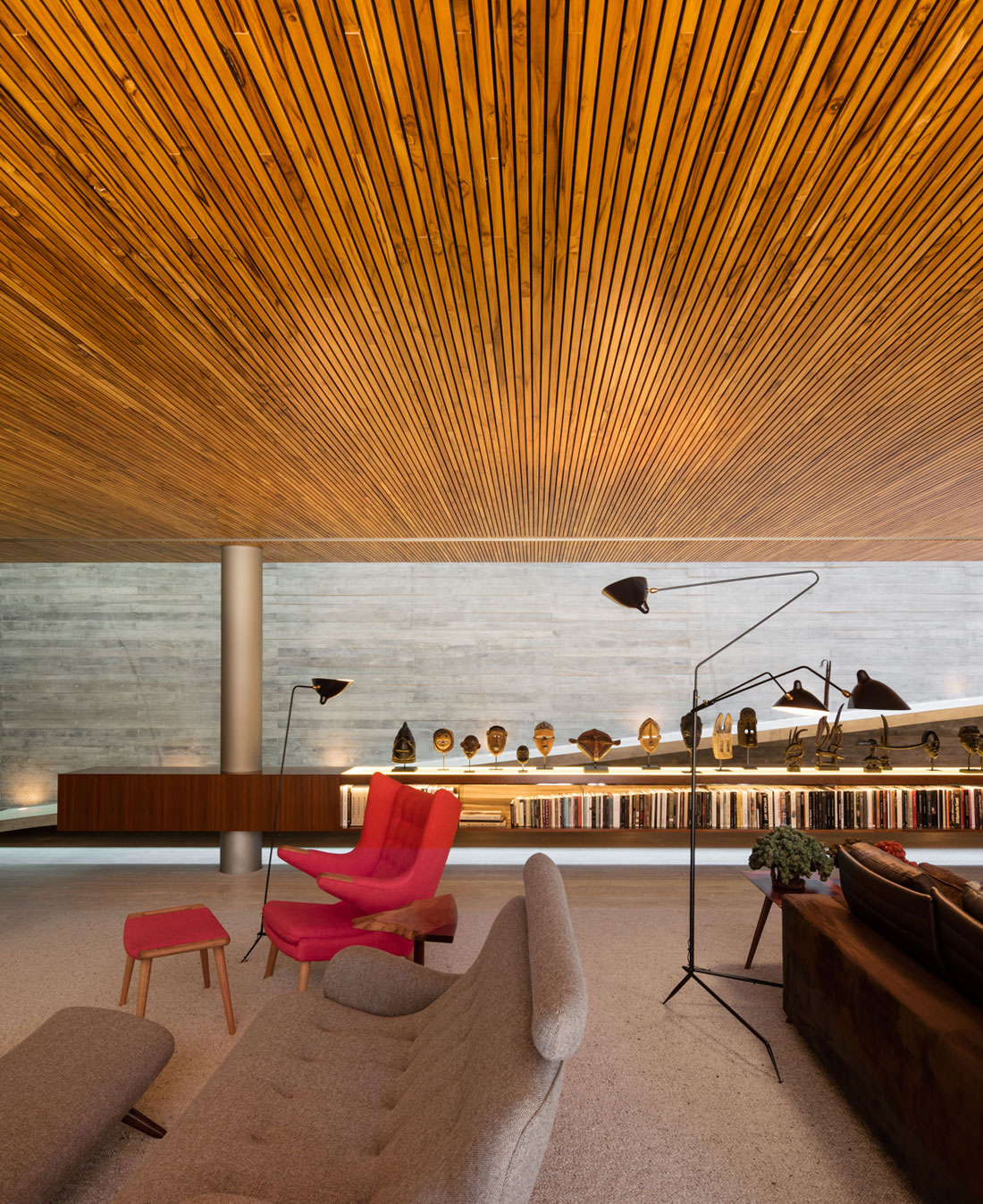 A Swanky and Elegant Modern House with Natural and Raw Materials in São Paulo by Studio mk27 (19)