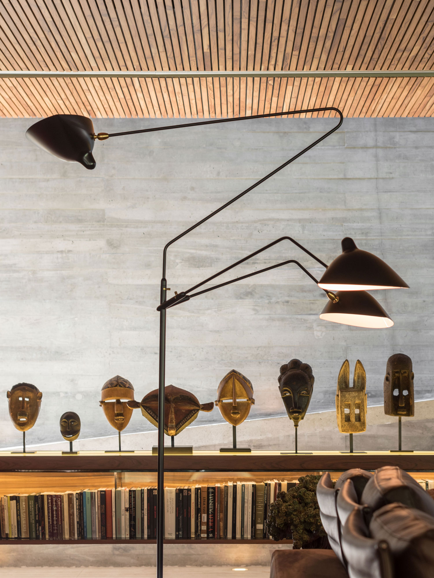 A Swanky and Elegant Modern House with Natural and Raw Materials in São Paulo by Studio mk27 (21)