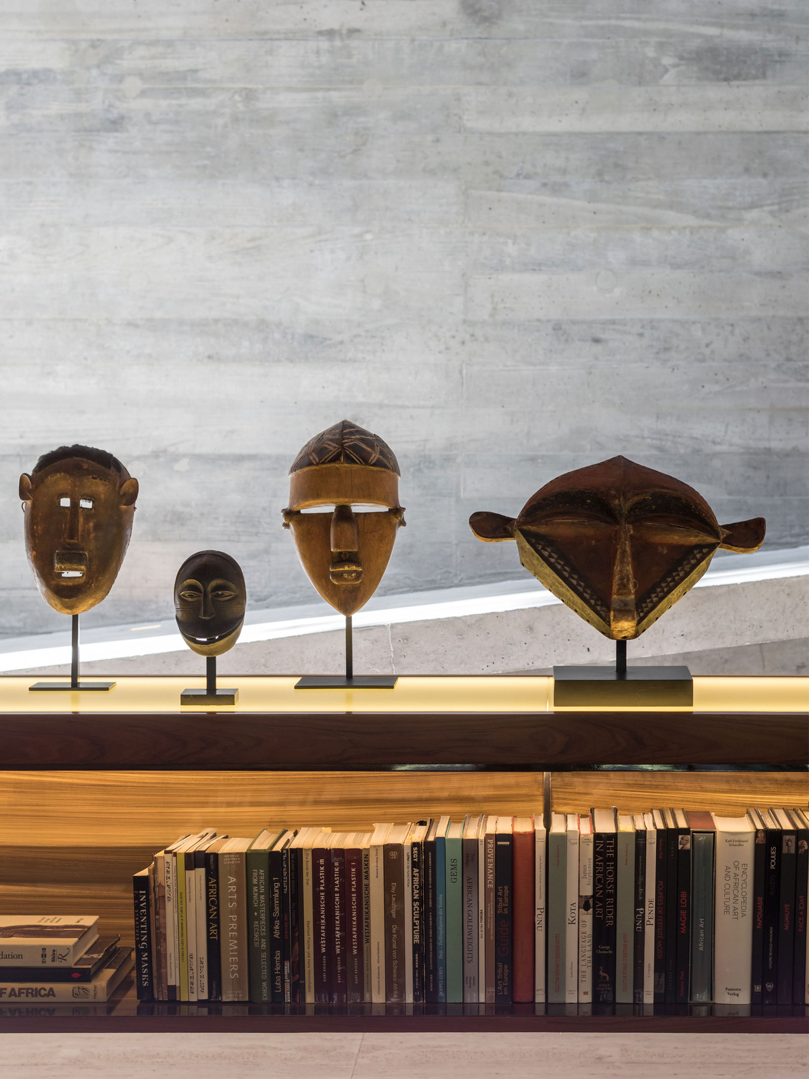 A Swanky and Elegant Modern House with Natural and Raw Materials in São Paulo by Studio mk27 (22)