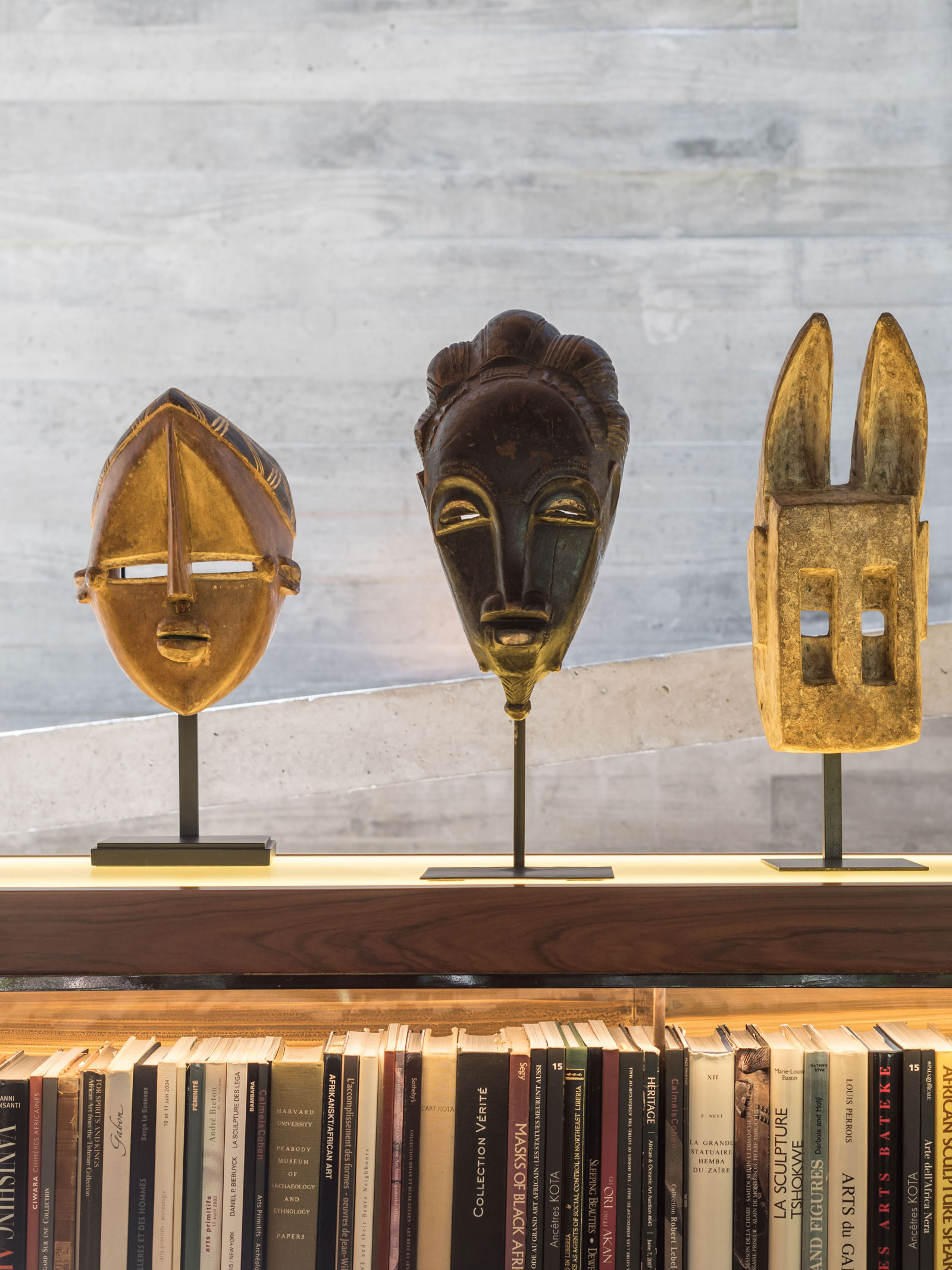 A Swanky and Elegant Modern House with Natural and Raw Materials in São Paulo by Studio mk27 (23)