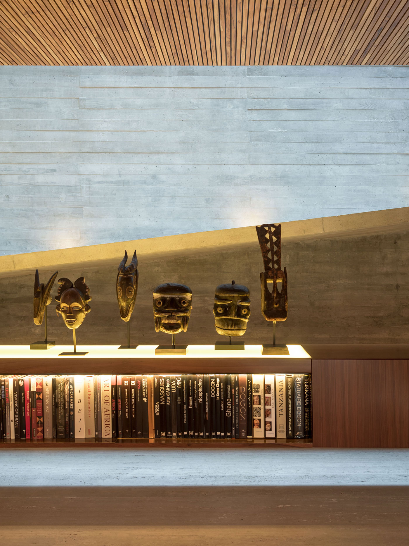 A Swanky and Elegant Modern House with Natural and Raw Materials in São Paulo by Studio mk27 (24)