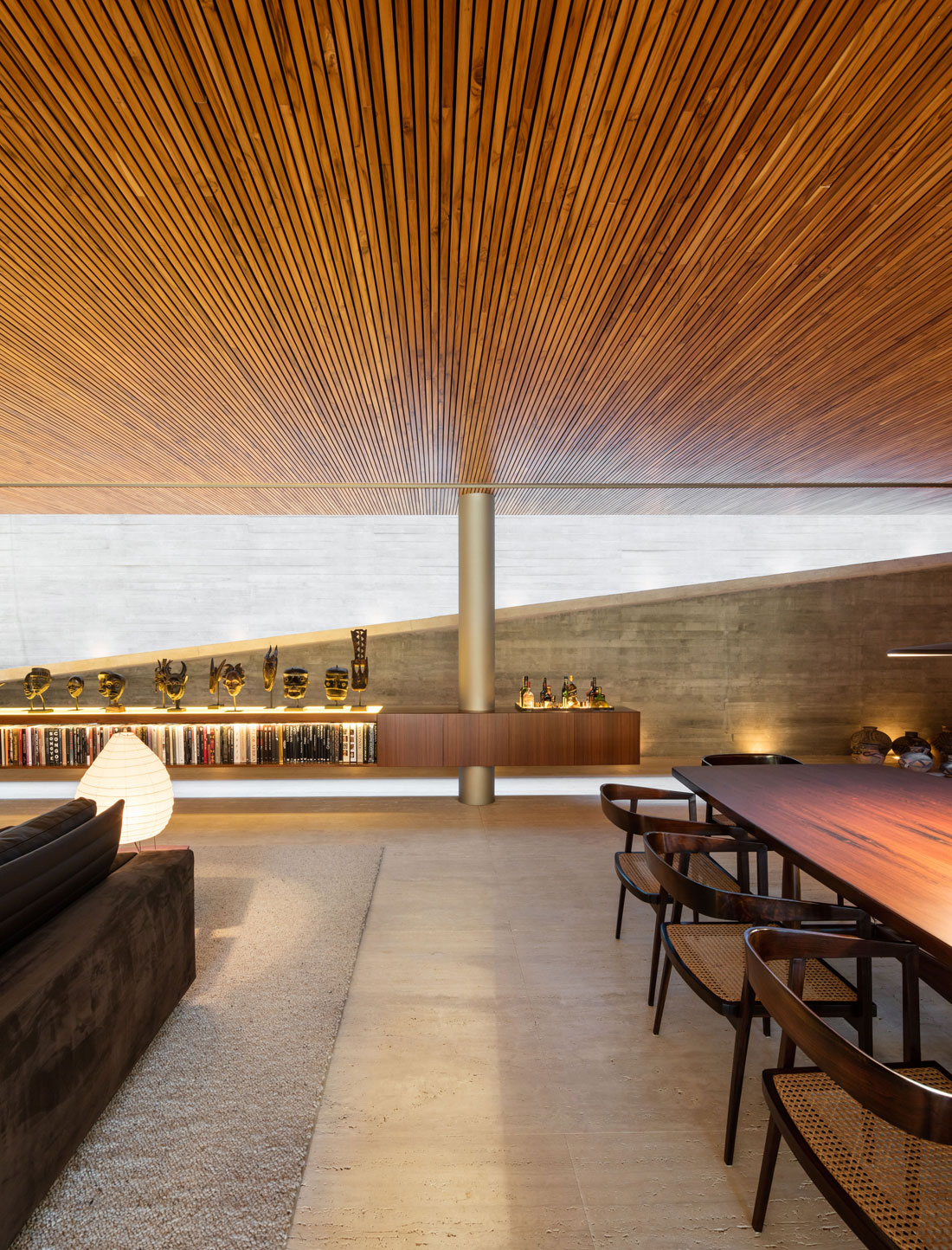 A Swanky and Elegant Modern House with Natural and Raw Materials in São Paulo by Studio mk27 (35)