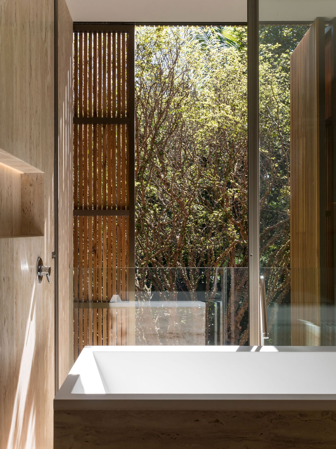 A Swanky and Elegant Modern House with Natural and Raw Materials in São Paulo by Studio mk27 (37)