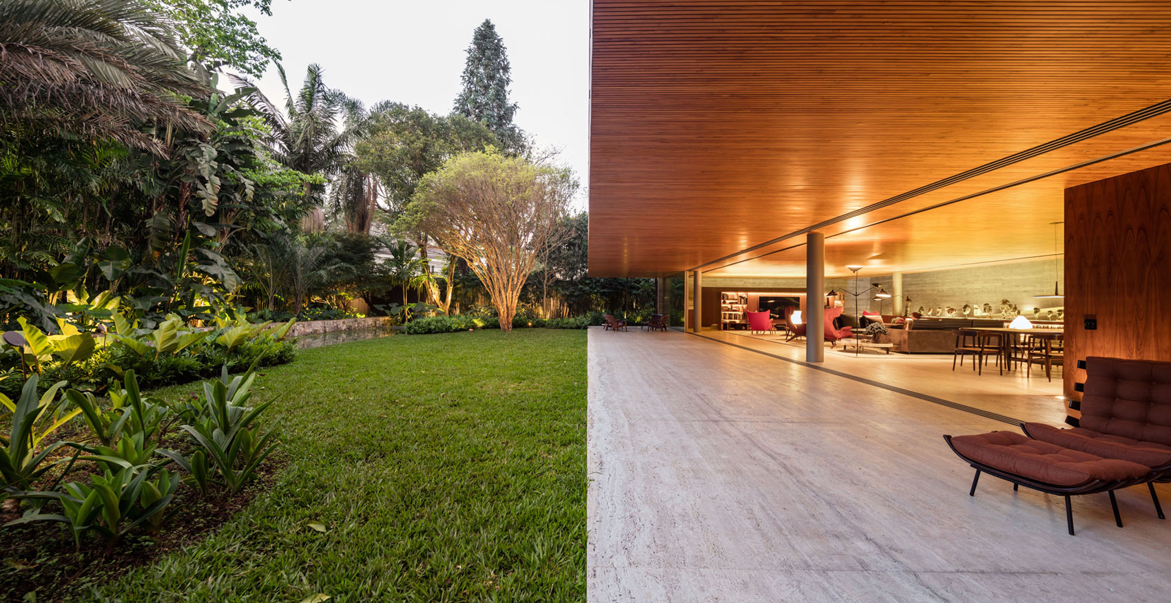 A Swanky and Elegant Modern House with Natural and Raw Materials in São Paulo by Studio mk27 (39)