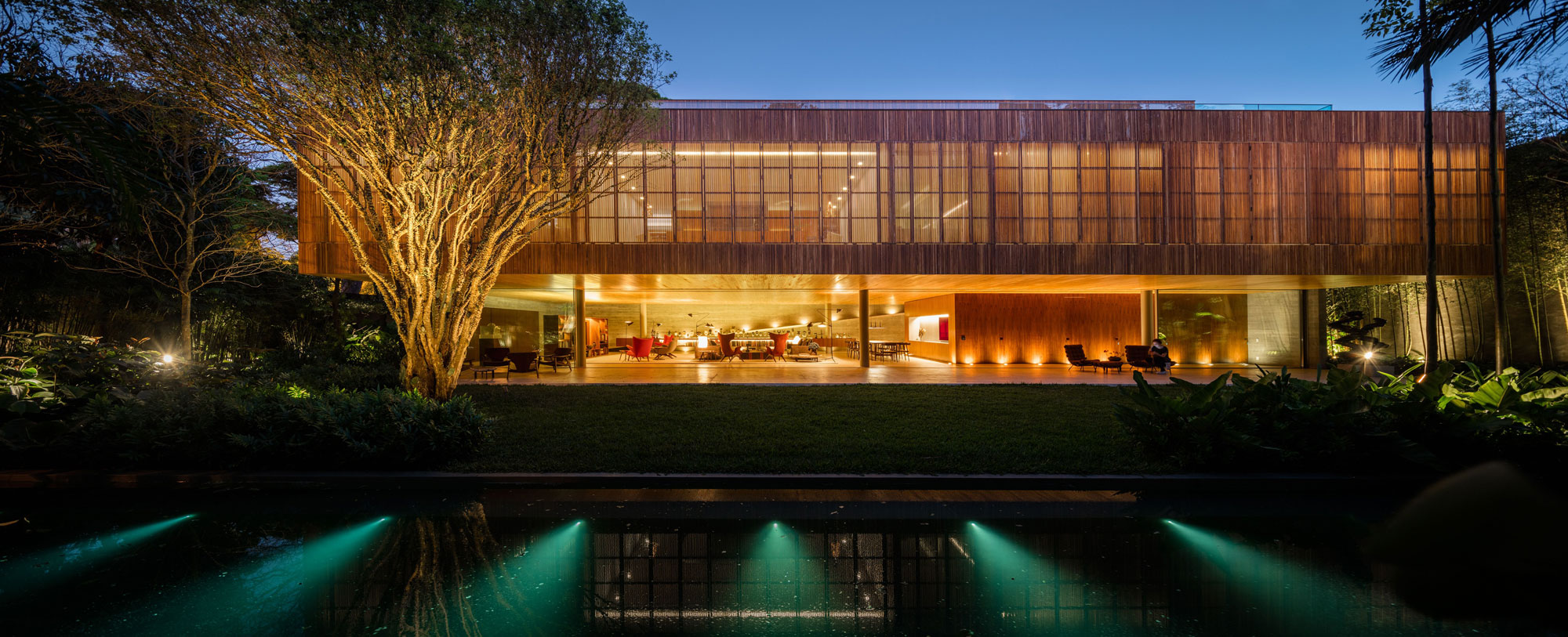 A Swanky and Elegant Modern House with Natural and Raw Materials in São Paulo by Studio mk27 (40)