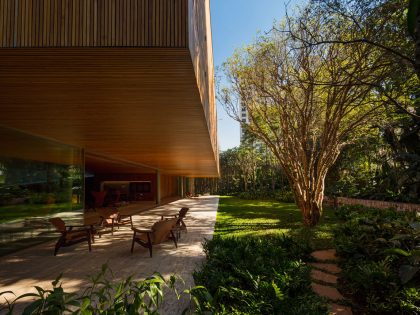 A Swanky and Elegant Modern House with Natural and Raw Materials in São Paulo by Studio mk27 (5)