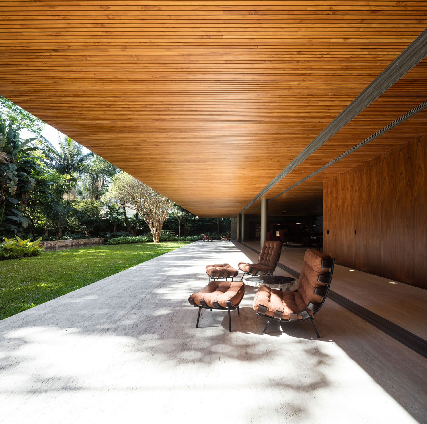 A Swanky and Elegant Modern House with Natural and Raw Materials in São Paulo by Studio mk27 (6)