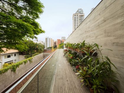 A Swanky and Elegant Modern House with Natural and Raw Materials in São Paulo by Studio mk27 (7)