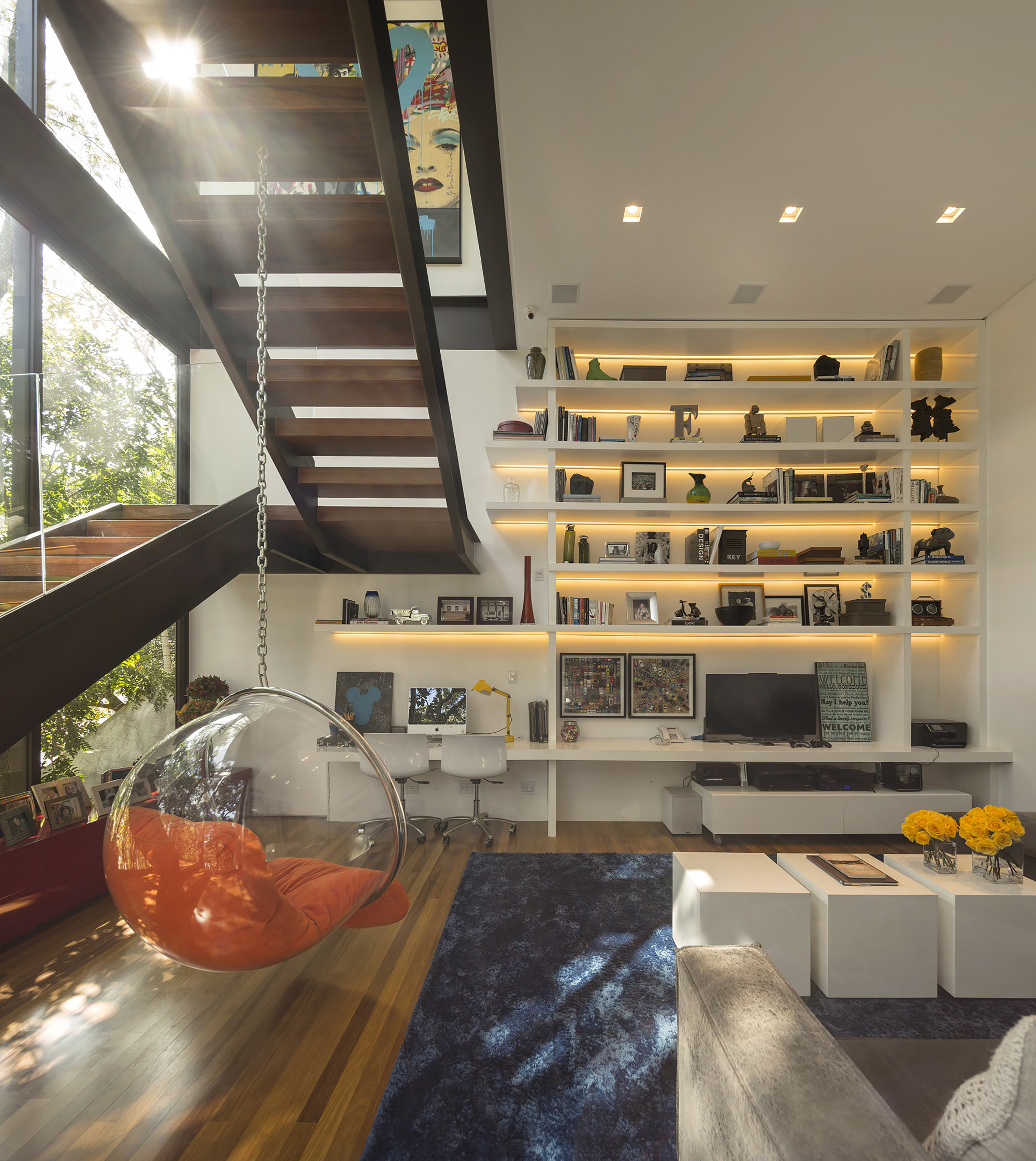 A Spectacular Home with Surprising Interior and Transparent Walls in São Paulo by Fernanda Marques Arquitetos Associados (13)