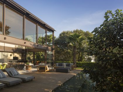 A Spectacular Home with Surprising Interior and Transparent Walls in São Paulo by Fernanda Marques Arquitetos Associados (2)