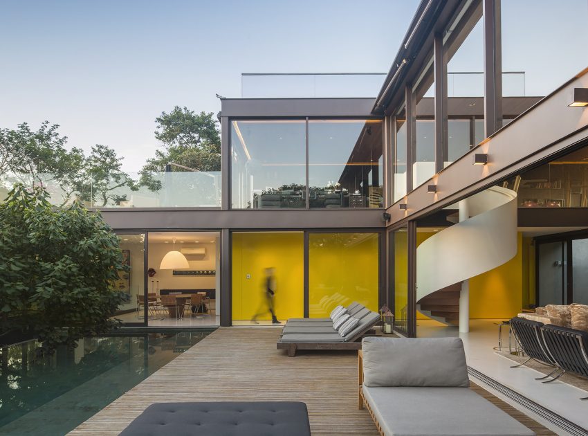 A Spectacular Home with Surprising Interior and Transparent Walls in São Paulo by Fernanda Marques Arquitetos Associados (26)