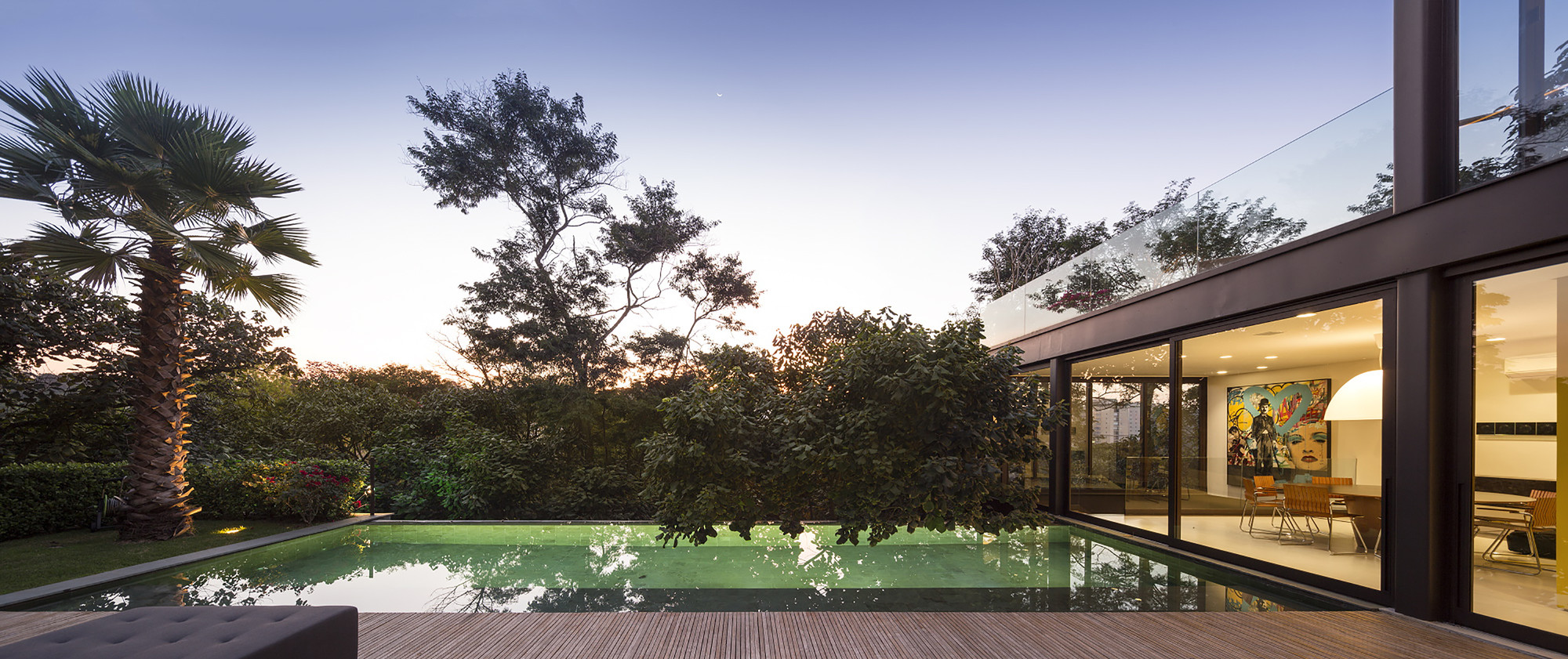 A Spectacular Home with Surprising Interior and Transparent Walls in São Paulo by Fernanda Marques Arquitetos Associados (9)