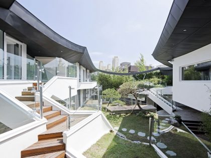 A Unique Contemporary Home with Large Courtyard and Cantilevered Roof in Seongnam by IROJE KHM Architects (2)