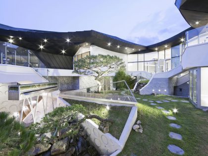 A Unique Contemporary Home with Large Courtyard and Cantilevered Roof in Seongnam by IROJE KHM Architects (24)